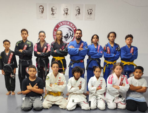 JOVENS ATLETAS DO BAIRRO TIJUCO EM ESMERALDAS BRILHAM NO JIU-JITSU E TRANSFORMAM SUAS VIDAS