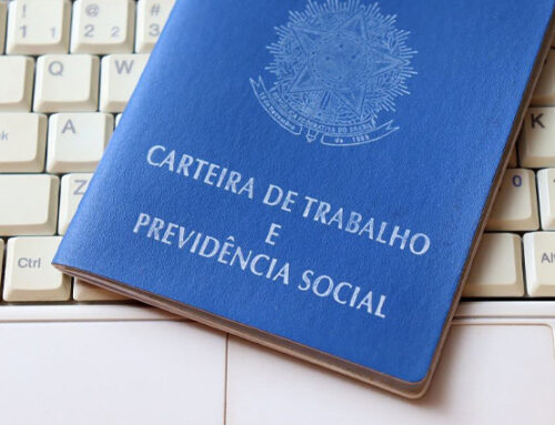 TRABALHADOR BRASILEIRO ESTÁ DIVIDIDO ENTRE A CARTEIRA ASSINADA E A INFORMALIDADE