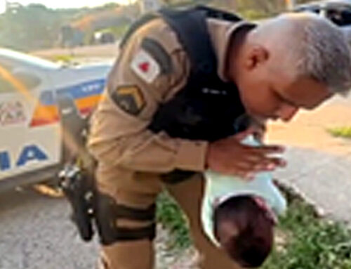 POLÍCIA MILITAR DA 6ª CIA PM INDEPENDENTE DE ESMERALDAS SALVA BEBÊ ENGASGADO COM RAPIDEZ E PRECISÃO