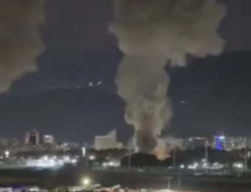 EUA ATACAM A VENEZUELA, E TRUMP AFIRMA TER CAPTURADO MADURO