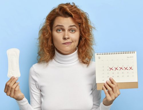 MENSTRUAÇÃO ATRASADA NEM SEMPRE É GRAVIDEZ: ESPECIALISTAS ALERTAM PARA OUTRAS CAUSAS COMUNS