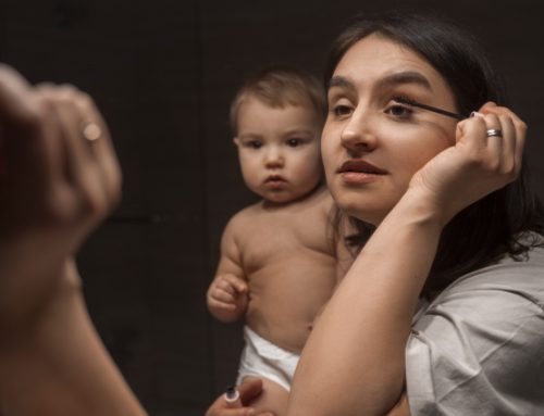 MULHERES INVISÍVEIS, MÃES INCANSÁVEIS: A REALIDADE CRUEL DE QUEM CUIDA E NÃO PODE CAIR