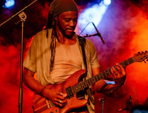 DA GHAMA REVISITA CLÁSSICO DE JORGE VERCILLO DE 1996 EM VIDEOCLIPE QUE CELEBRA O AFETO, DESTACA A DIVERSIDADE