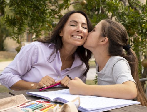 DADOS QUE FALAM: O EFEITO DA PRESENÇA DAS MÃES NA EDUCAÇÃO DAS CRIANÇAS