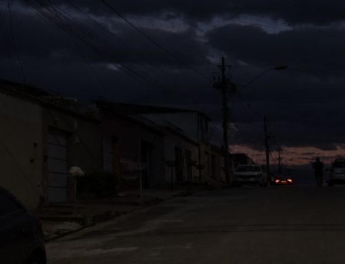 MORADORES E COMERCIANTES SOFREM COM QUEDAS CONSTANTES DE ENERGIA EM ESMERALDAS